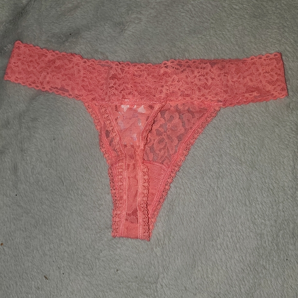 ❌️SOLD LOCAL❌️NWOT Pink lace thong - Picture 2 of 3